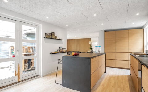 Keijo - from the Sea: Pavimentazione, Pavimento, Legna, Interior Design, Soffitto, Pavimento In Legno, Mobilia, Cucina, Controsoffitto, Pavimento Laminato