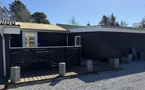 Keijo - from the Sea: Casa, Tetto, Casa, Raccordo, Porta, Villetta, Shade, Cortile, Backyard, Driveway