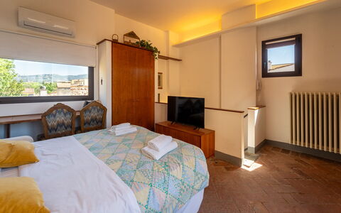 Casa dello Scrittore: Camera Da Letto, Interior Design, Letto, Lenzuolo, Pavimento, Bedding, Soffitto, Camera, Appartamento, Pavimentazione