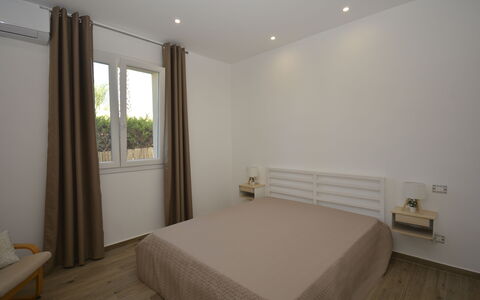 Villa Benvenuti al Sud: Mobilia, Interior Design, Letto, Camera Da Letto, Parete, Pavimento, Pavimentazione, Legna, Lenzuolo, Bedding
