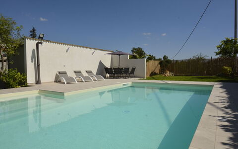 Villa Benvenuti al Sud: Piscina, Materiale Composito, Shade, Ricorrere, Calcestruzzo, Landscaping, Design, Giochi D'Acqua, Backyard, Mobili Da Esterno