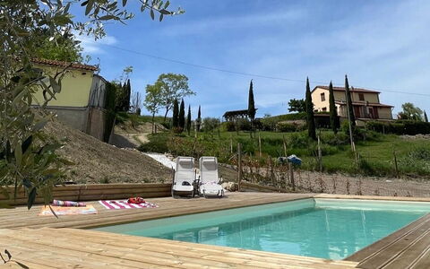 Villa i Fiori: Piscina, Mobilia, Mobili Da Esterno, Sedia, Ricorrere, Cortile, Lettino, Pianta Della Casa, Villa, Backyard