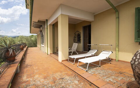 Villa Golly: Interior Design, Pavimento, Soffitto, Appartamento, Eco Hotel, Color Legno, Ricorrere, Balcone, Shade, Hotel
