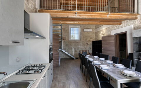 L'Oasi di Salvo: Pavimentazione, Interior Design, Pavimento, Mobilia, Soffitto, Appartamento, Latifoglie, Pavimento In Legno, Cucina, Sedia