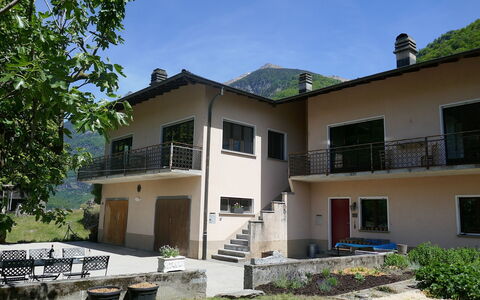 Casa Malva: Casa, Casa, Catena Montuosa, Balcone, Portico, Shade, Estate, Villa, Paesino Di Montagna, Driveway