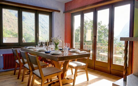 Casa Malva: Mobilia, Tavolo, Interior Design, Sedia, Legna, Sala Da Pranzo, Cucina & Sala Da Pranzo Tavolo, Pavimentazione, Pavimento, Soffitto