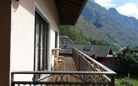 Casa Malva: Legna, Casa, Mobilia, Soffitto, Villetta, Soggiorno, Latifoglie, Sedia, Pavimento In Legno