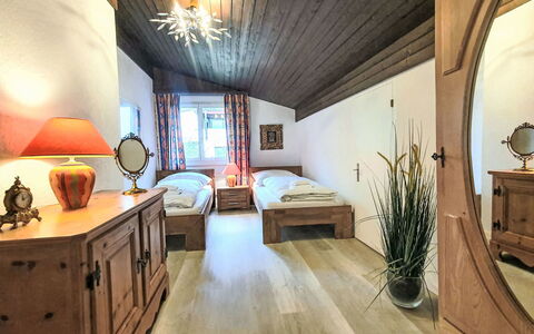Casa Primavera B31: Mobilia, Interior Design, Letto, Soffitto, Camera Da Letto, Legna, Pavimento, Camera, Lenzuolo, Bedding