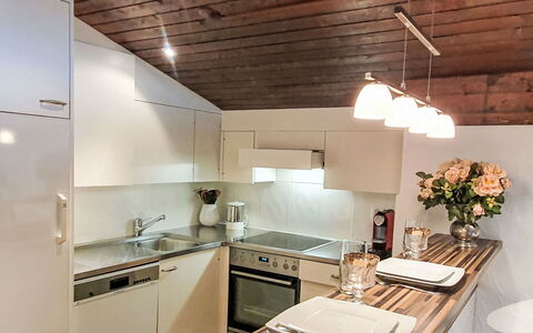 Casa Primavera B31: Interior Design, Cucina, Mobilia, Controsoffitto, Pavimentazione, Legna, Soffitto, Elettrodomestico Da Cucina, Apparecchio Major, Lampada
