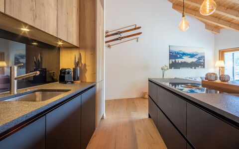 Flims 796: Cucina, Interior Design, Legna, Pavimentazione, Controsoffitto, Soffitto, Mobilia, Pavimento, Cabinetry, Casa