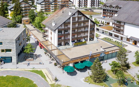Laax 71: Costruzione, Zona Residenziale, Architettura, Casa, Casa, Urban Design, Insediamento Umano, Appartamento, Hill Station, Sobborgo