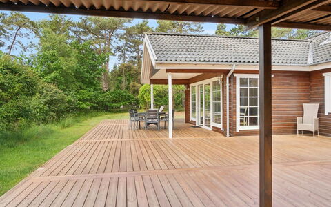 Aiyana - 2.1Km from the Sea: Legna, Pavimento In Legno, Latifoglie, Portico, Deck, Plank, Color Legno, Shade, Passerella, Struttura Esterna