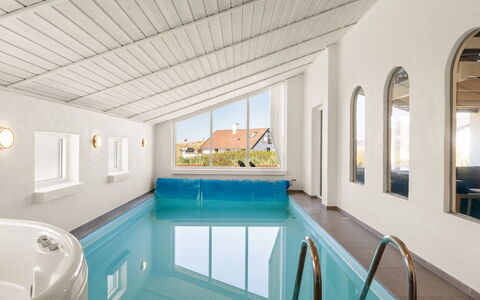 Flugha - 190M from the Sea: Pavimentazione, Interior Design, Pavimento, Soffitto, Piscina, Ricorrere, Hotel, Design, Eco Hotel, Camera Da Letto