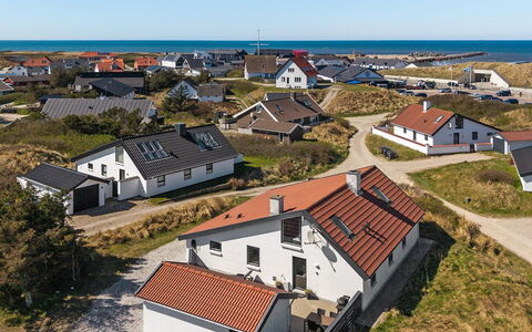 Flugha - 190M from the Sea: Tetto, Casa, Casa, Zona Residenziale, Paesaggio, Lotto, Villetta, Pendenza, Sobborgo, Villaggio
