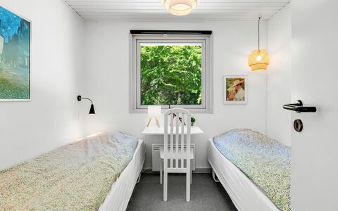 Flor - 900M from the Sea: Parete, Camera Da Letto, Letto, Interior Design, Bedding, Soffitto, Lenzuolo, Pavimento, Pavimentazione, Casa