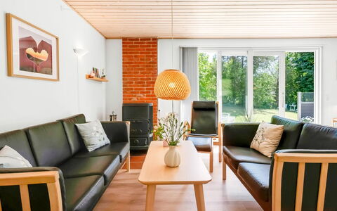 Flor - 900M from the Sea: Mobilia, Interior Design, Parete, Pavimentazione, Legna, Pavimento, Divano, Soggiorno, Casa, Illuminazione