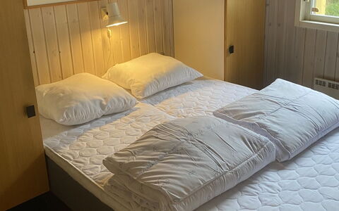 Ursula - 7Km from the Sea: Letto, Camera Da Letto, Bedding, Lenzuolo, Parete, Pavimento, Interior Design, Pavimentazione, Legna, Mobilia