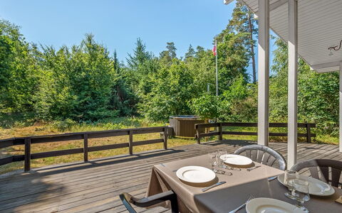 Ursula - 7Km from the Sea: Legna, Portico, Latifoglie, Deck, Villetta, Color Legno, Plank, Shade, Sedia, Balcone