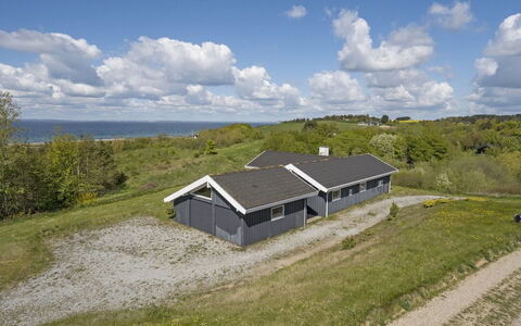 Adelinde - 300M from the Sea: Mobilia, Mare, Sedia, Shade, Balcone, Mobili Da Esterno, Eco Hotel, Costa, Deck, Color Legno