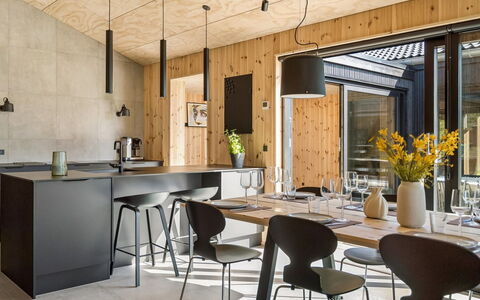 Ania - 500M from the Sea: Mobilia, Cucina, Interior Design, Controsoffitto, Pavimentazione, Sedia, Legna, Cucina & Sala Da Pranzo Tavolo, Lampada, Soffitto