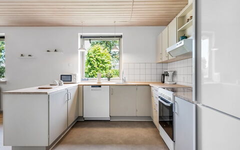 Ulv - from the Sea: Cucina, Parete, Pavimentazione, Elettrodomestico Da Cucina, Controsoffitto, Legna, Interior Design, Apparecchio Major, Soffitto, Pavimento