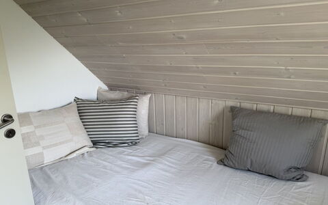 Ulv - from the Sea: Legna, Pavimento, Pavimentazione, Interior Design, Biancheria, Camera Da Letto, Cuscino, Camera, Cuscino