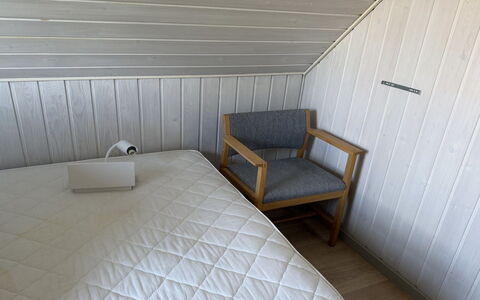 Ulv - from the Sea: Pavimentazione, Legna, Pavimento, Camera Da Letto, Interior Design, Mobilia, Letto, Lenzuolo, Bedding, Camera