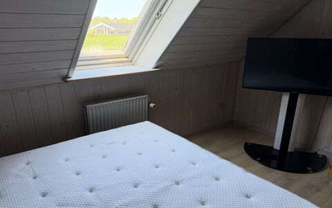 Ulv - from the Sea: Camera Da Letto, Legna, Letto, Pavimento, Pavimentazione, Lenzuolo, Bedding, Interior Design, Illuminazione, Soffitto