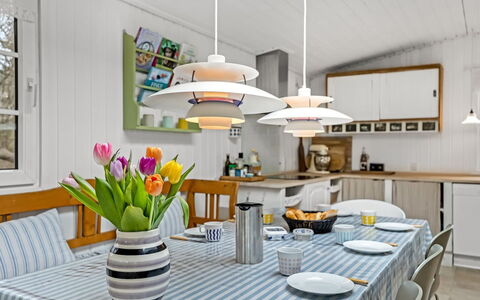 Volmer - 500M from the Sea: Legna, Interior Design, Mobilia, Soffitto, Lampada, Illuminazione, Sedia, Cucina & Sala Da Pranzo Tavolo, Ristorante, Sala Da Pranzo