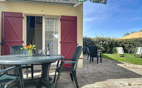 Le Domaine du Golf: Mobilia, Camera Da Letto, Letto, Pavimento, Bedding, Appartamento, Interior Design, Pavimentazione, Lenzuolo, Telaio Del Letto