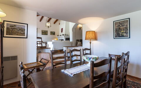 Bleu Isolella: Mobilia, Parete, Pavimentazione, Soffitto, Interior Design, Cucina & Sala Da Pranzo Tavolo, Tavolo, Sedia, Pavimento, Sala Da Pranzo