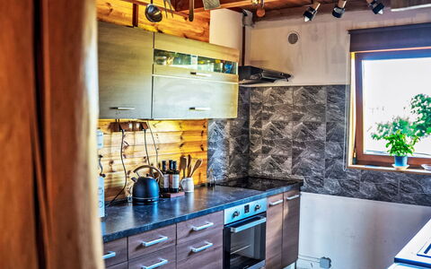 Chata Ujo: Legna, Cucina, Controsoffitto, Apparecchio Major, Elettrodomestico Da Cucina, Interior Design, Casa, Cabinetry, Color Legno, Cucina Stufa