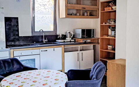Idstein 100: Mobilia, Interior Design, Legna, Pavimentazione, Camera, Pavimento, Illuminazione, Cabinetry, Elettrodomestico Da Cucina, Cucina