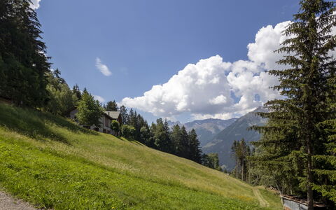Chalet Ralon: Cielo, Geografia Montane, Albero, Erba, Montagna, Natura, Verde, Ambiente Naturale, Collina, Paesaggio Naturale