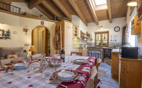 Chalet Ralon: Mobilia, Interior Design, Soffitto, Casa, Tavolo, Casa, Sedia, Cucina & Sala Da Pranzo Tavolo, Sala Da Pranzo, Camera