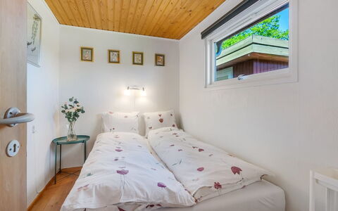 Godwin - 800M from the Sea: Parete, Legna, Interior Design, Pavimentazione, Camera Da Letto, Pavimento, Soffitto, Letto, Mobilia, Casa