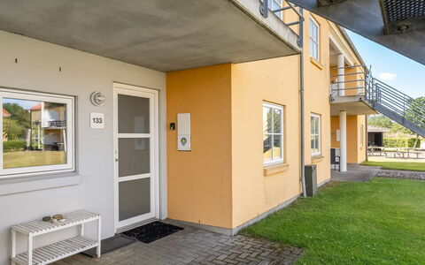 Enwald - 100M from the Sea: Casa, Appartamento, Estate, Balcone, Driveway, Cortile