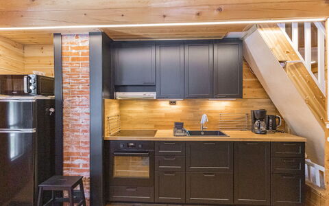 Veramukka B1: Legna, Cucina, Pavimentazione, Interior Design, Pavimento, Mobilia, Controsoffitto, Elettrodomestico Da Cucina, Cabinetry, Camera