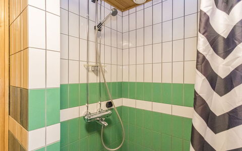 Veramukka B1: Pavimentazione, Idraulico Fixture, Pavimento, Bagno, Interior Design, Idraulico, Piastrella, Doccia, Rubinetto, Gabinetto
