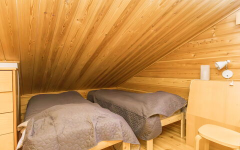 Veramukka B1: Pavimento, Pavimentazione, Interior Design, Legna, Soffitto, Mobilia, Camera Da Letto, Pavimento In Legno, Camera, Letto