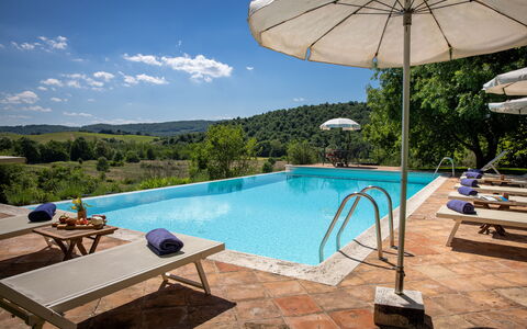 Villa Santa Barbara, Pool and Relax, Siena Country: Piscina, Blu, Mobili Da Esterno, Ricorrere, Lettino, Terme, Eco Hotel, Hacienda, Villa, Hotel