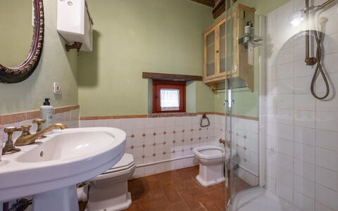 Villa Santa Barbara: Interior Design, Idraulico Fixture, Bagno, Lavandino Del Bagno, Pavimentazione, Soffitto, Lavello, Pavimento, Rubinetto, Idraulico