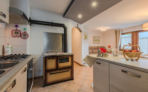 Casa Roby: Cucina, Interior Design, Controsoffitto, Mobilia, Elettrodomestico Da Cucina, Pavimentazione, Legna, Soffitto, Apparecchio Major, Camera