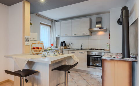Casa Roby: Mobilia, Cucina, Interior Design, Elettrodomestico Da Cucina, Controsoffitto, Pavimentazione, Legna, Apparecchio Major, Cabinetry, Soffitto