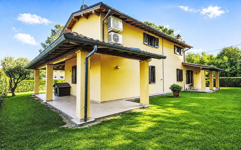 Casa di Max: Mobilia, Interior Design, Pavimentazione, Pavimento, Pavimento In Legno, Legna, Sedia, Soffitto, Cucina & Sala Da Pranzo Tavolo, Tavolo