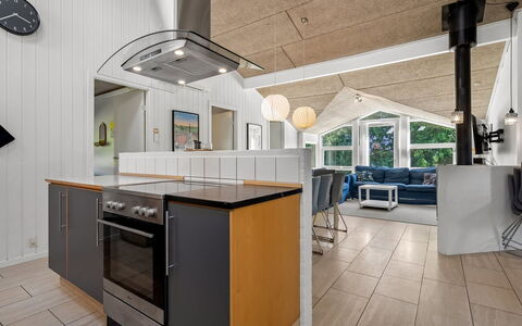Fria - 200M from the Sea: Interior Design, Pavimentazione, Legna, Soffitto, Lampada, Mobilia, Cucina, Pavimento, Illuminazione, Elettrodomestico
