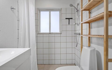 Ferdine - from the Sea: Parete, Pavimentazione, Pavimento, Interior Design, Camera, Idraulico Fixture, Soffitto, Piastrella, Idraulico, Bagno