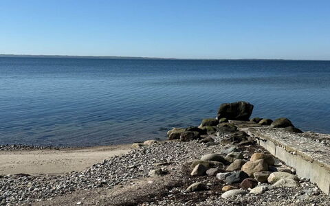 Beatrice - 100M to the Fjord: Blu, Acqua, Risorse Idriche, Corpo D'Acqua, Ambiente Naturale, Orizzonte, Spiaggia, Roccia, Costa, Mare