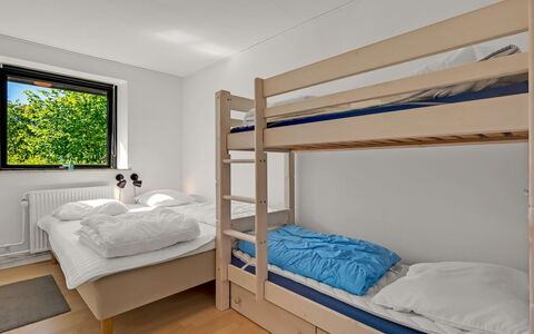 Isalie - 300M from the Sea: Letto A Castello, Letto, Camera Da Letto, Legna, Bedding, Lenzuolo, Dormitorio, Telaio Del Letto, Interior Design, Mobilia