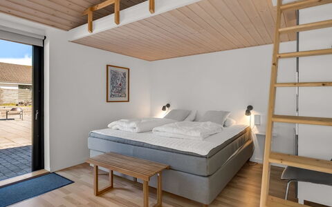 Isalie - 300M from the Sea: Legna, Pavimentazione, Pavimento, Interior Design, Mobilia, Camera Da Letto, Soffitto, Letto, Camera, Telaio Del Letto